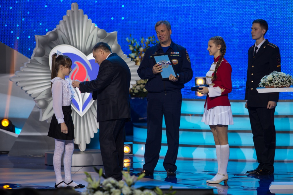 CEKer8gm8G.jpg